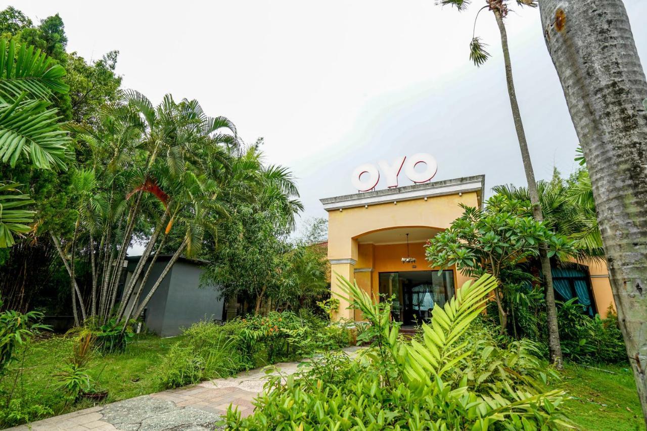 Istana Permata Juanda Hotel Sawotratap Exterior photo