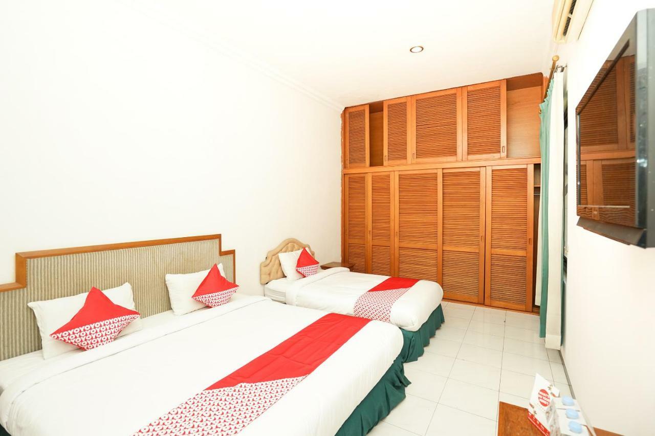 Istana Permata Juanda Hotel Sawotratap Exterior photo